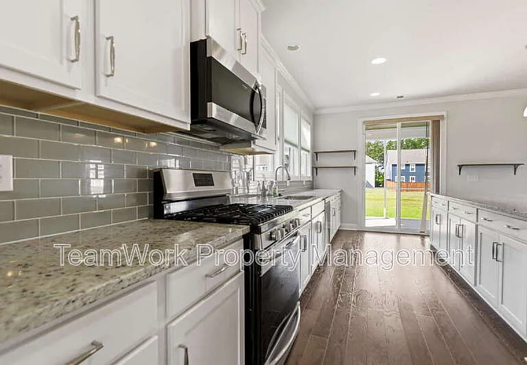 233 Seaworthy St — Photo 10