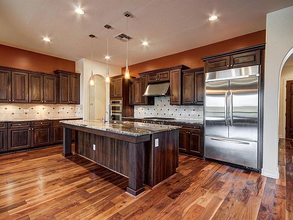 2nd image of 2815 W Wildwood Dr