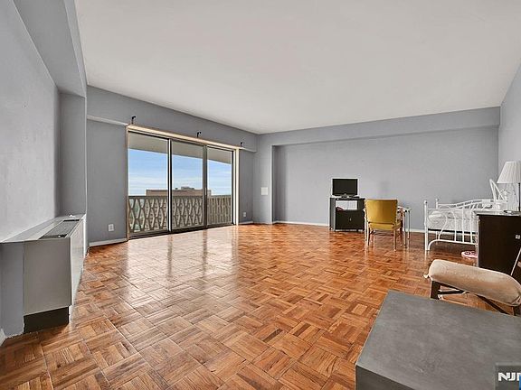 4th image of 2000 Linwood Avenue #23E