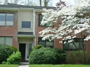 61 Hills Ln, Norwalk, CT 06851