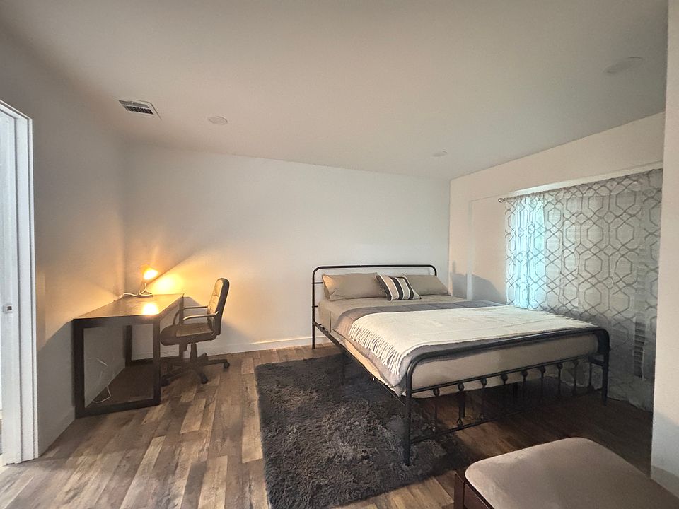 Spacious master suite with ensuite bathroom!