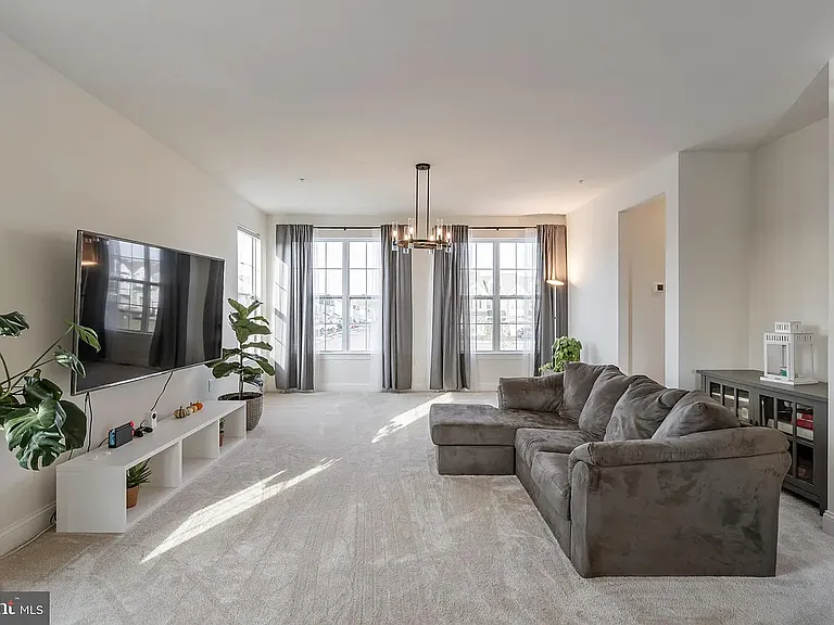 350 Flintrock Ct — Photo 6