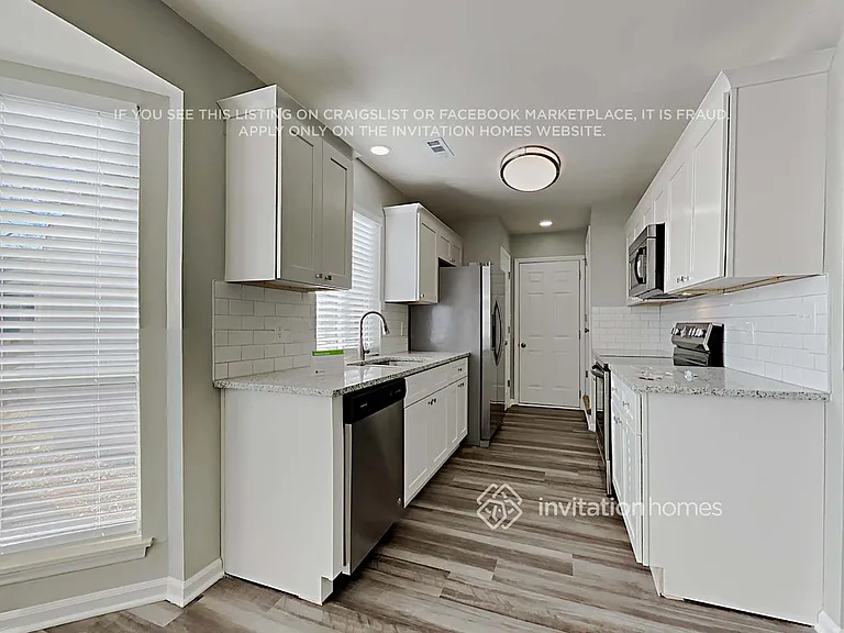 9500 Pondside Ln — Photo 10