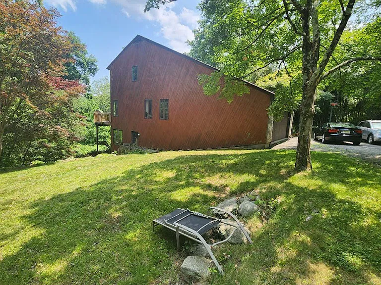 35 Rockledge Rd — Photo 2