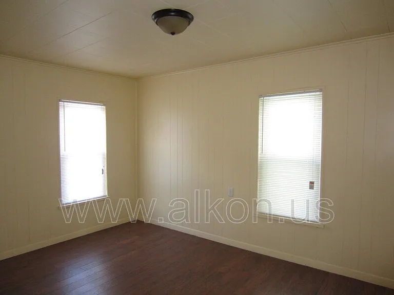4315 Bristol St — Photo 15
