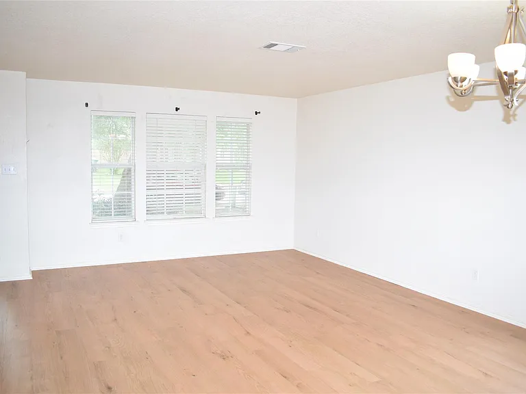 2418 Willow Way — Photo 6