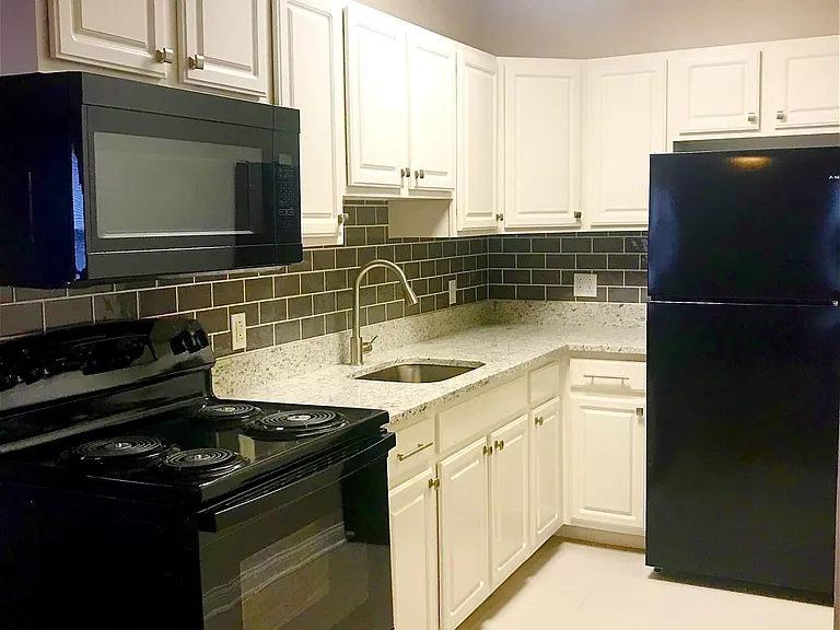 927 Main St — Photo 5