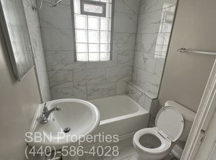 2067 W 101st St #2, Cleveland, OH 44102