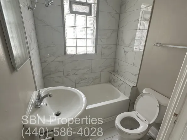 2067 W 101st St #2, Cleveland, OH 44102