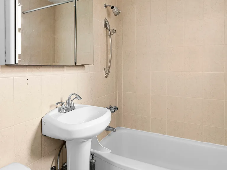 295 Bennett Ave #8G — Photo 6
