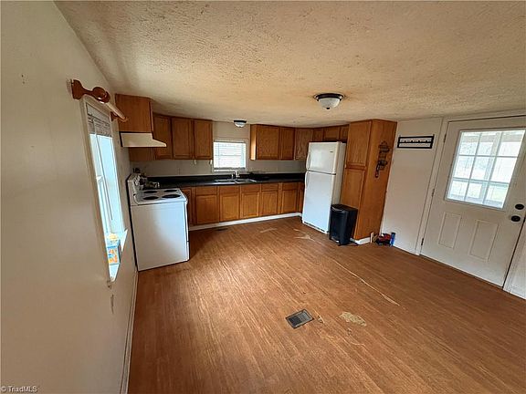 5th image of 329 Graystone Rd