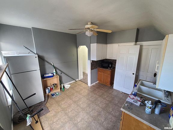3rd image of 232 S Lincoln Ave