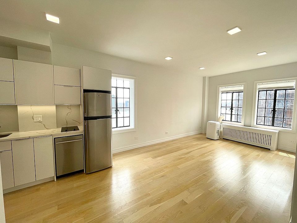 1st image of 25 Tudor City Pl #2171