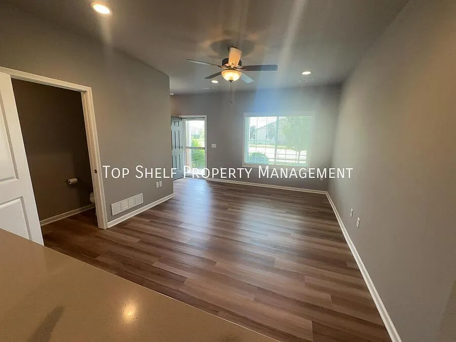 3 bed, 2.5 bath, 1520 sqft, $1,695 — Photo 2