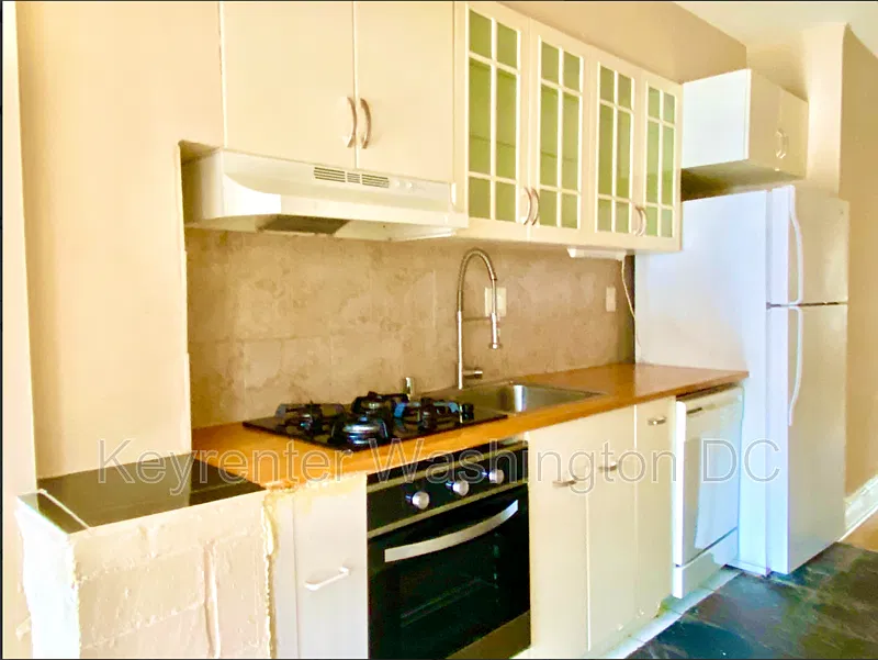 1 bed, 1.0 bath, 800 sqft, $1,575 — Photo 2