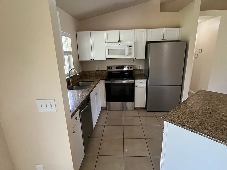 129 Zenith Cir — Photo 15