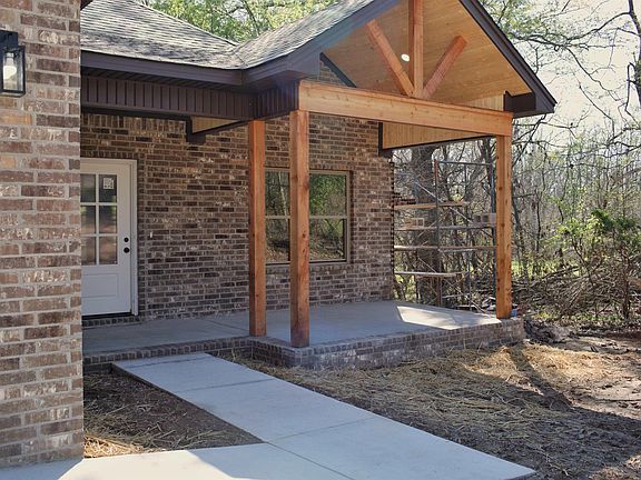 2nd image of 1123 E Carmichael Rd