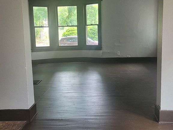 3rd image of 754 Euclid Ave