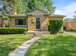 10764 Vernon Ave, Huntington Woods, MI 48070
