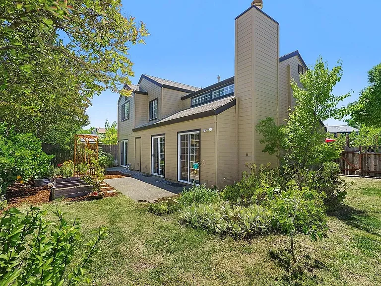 2940 Quail St — Photo 2