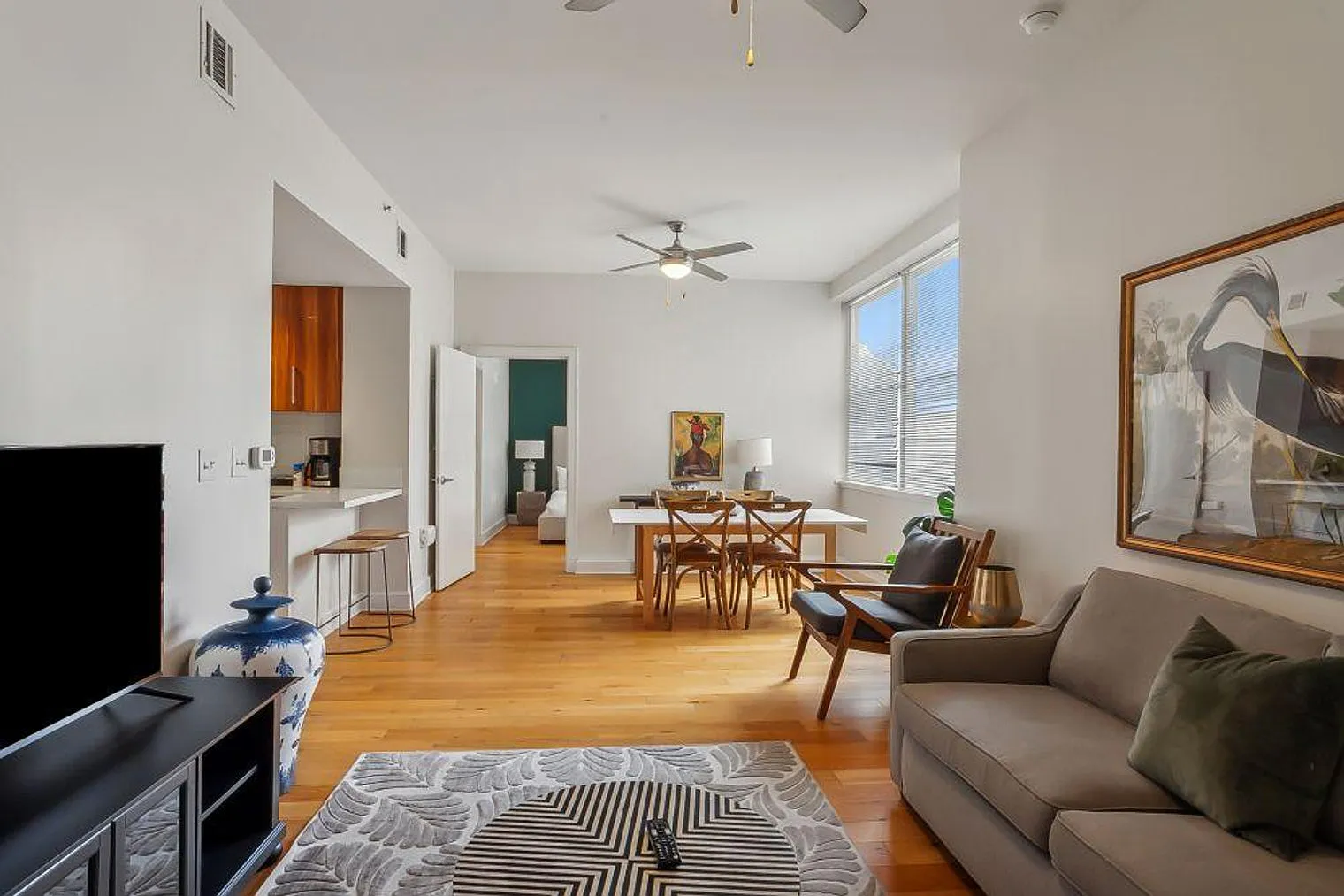 1 bed, 1.0 bath, 721 sqft, $4,282 — Photo 1