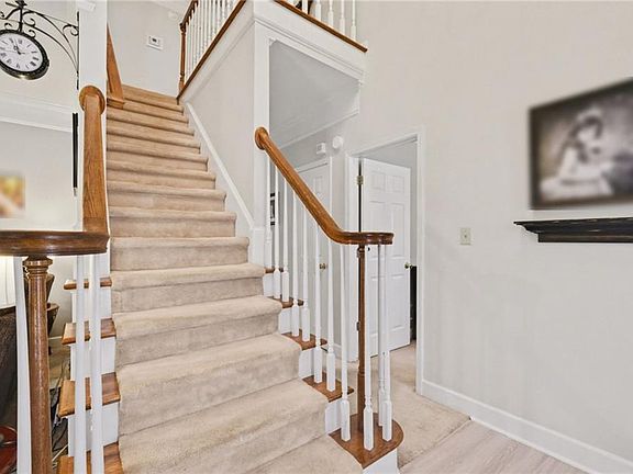 3rd image of 118 Kingston Rd