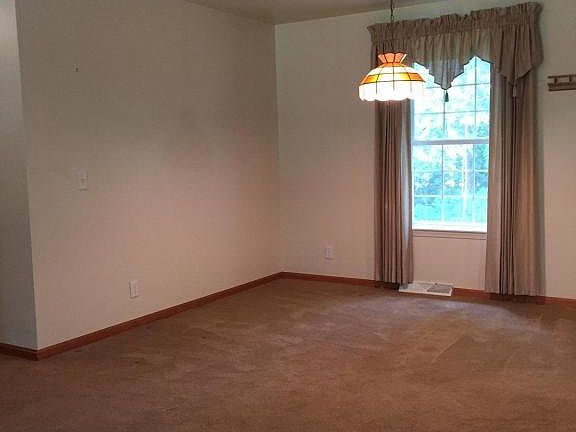 4th image of 4677 Washington Ave