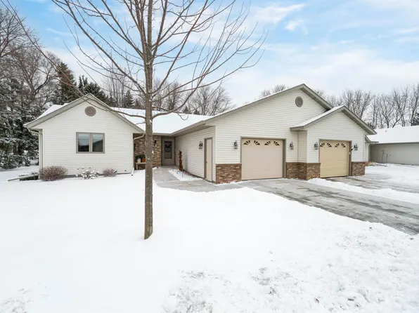 24 Riverside Ct, Fond Du Lac, WI 54935