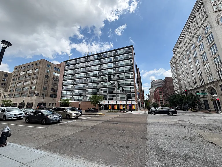 Downtowner Apartments — Photo 8