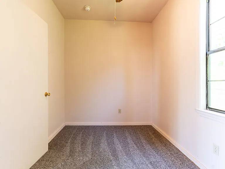 517 SW 26th St — Photo 9