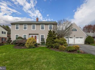 419 Countryside Dr, Ephrata, PA 17522