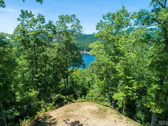 4th image of 2998 Lake Forest Dr