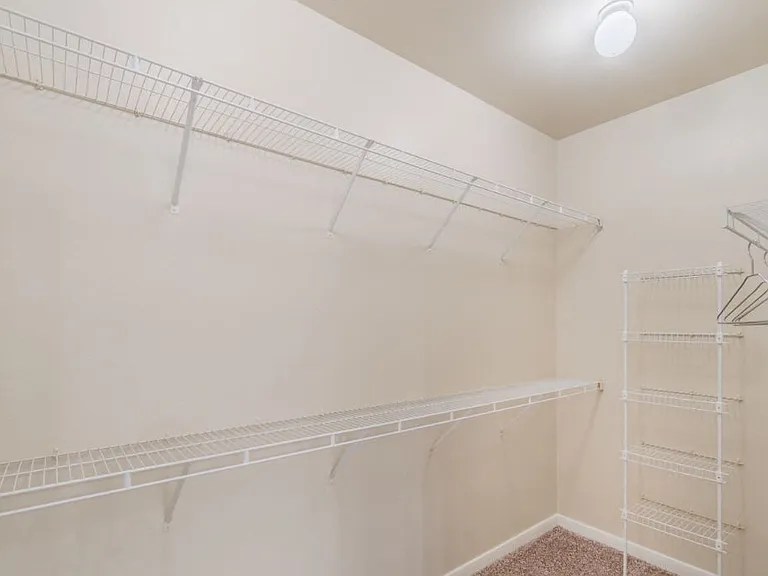 Hunter's Cove Apartments — Photo 12