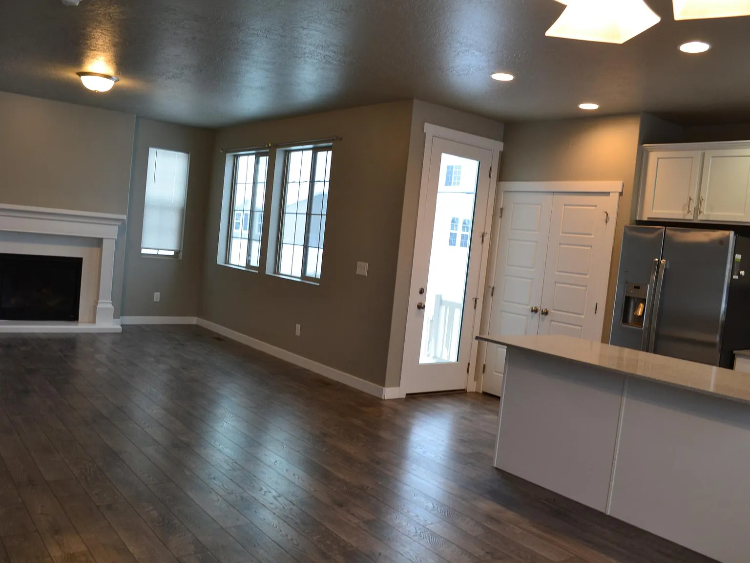 4 bed, 2.5 bath, 2989 sqft, $3,000 — Photo 4