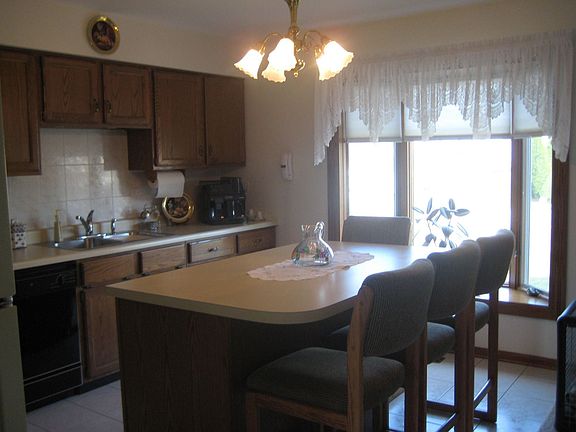 Kitchen w/Bay Window