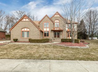 15187 Covington Dr, Shelby Township, MI 48315