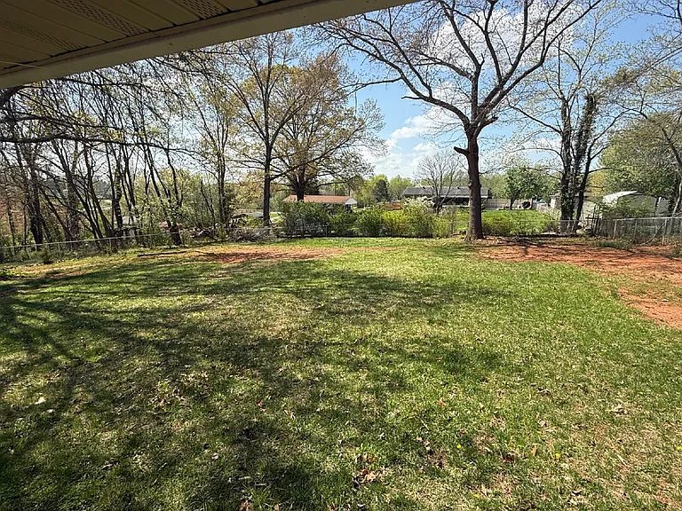 116 Lance Ln — Photo 16