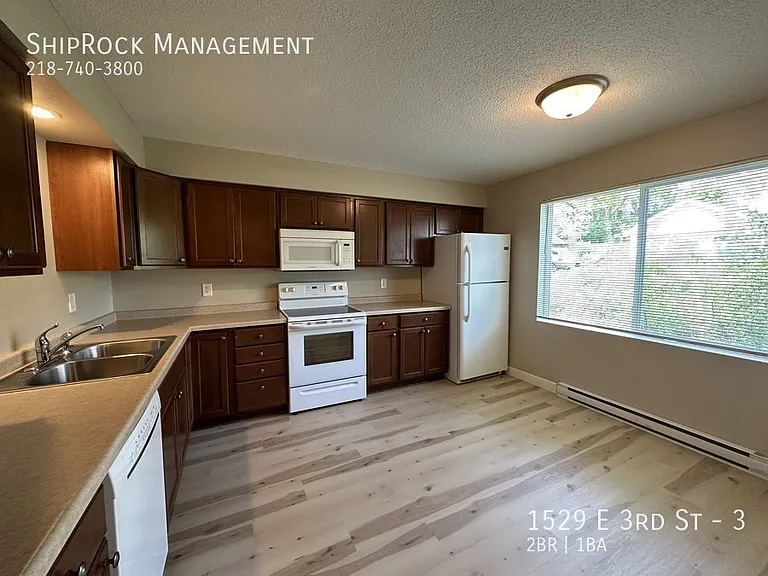 1529 E 3rd St #3 — Photo 9