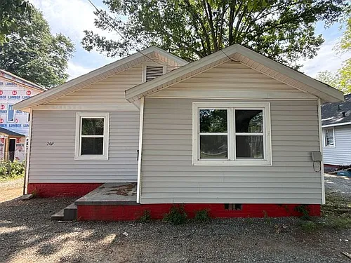 207 Bradford Dr Photo 1