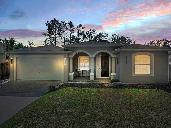 4th image of 1239 Vista Way