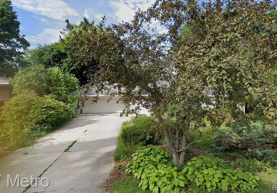 1st image of 2751 Woodbine Dr