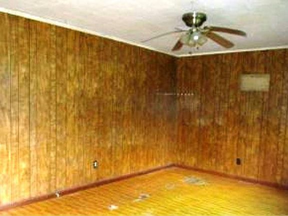3rd image of 1020 Reams Blvd