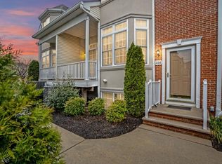 206 Chestnut Ct #18, Garwood, NJ 07027