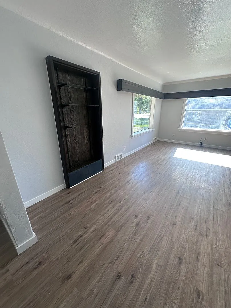 2607 S 2nd Ave — Photo 3