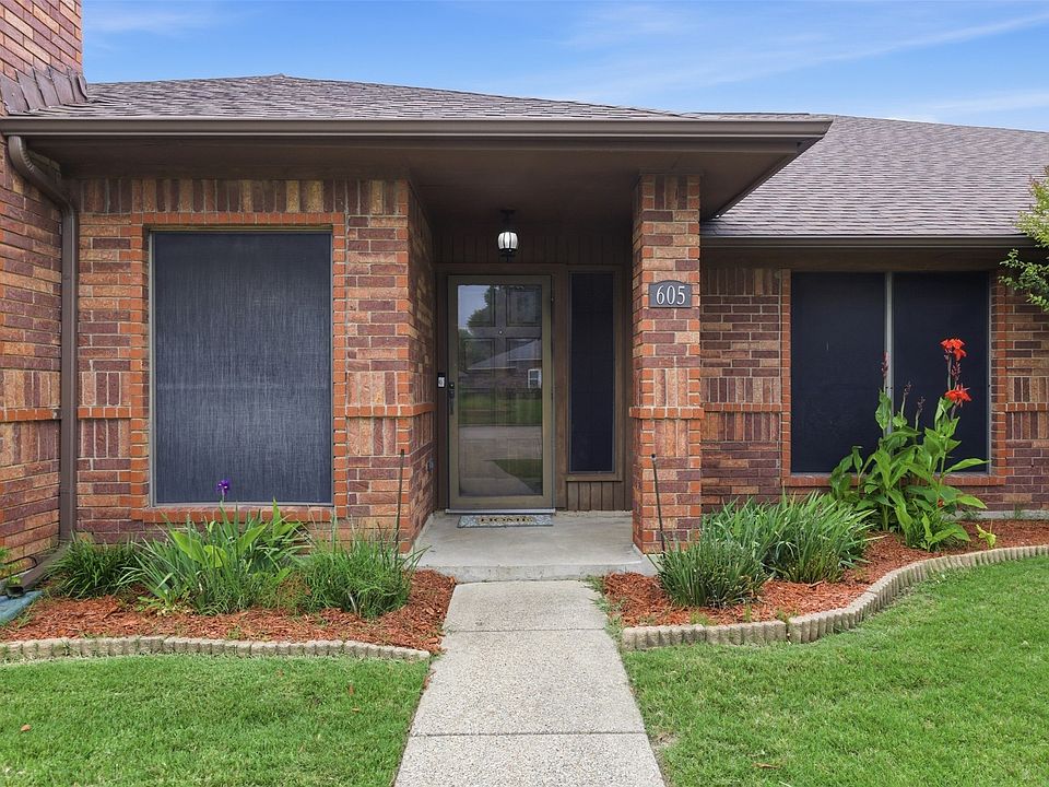 1st image of 605 Buttercup Cir
