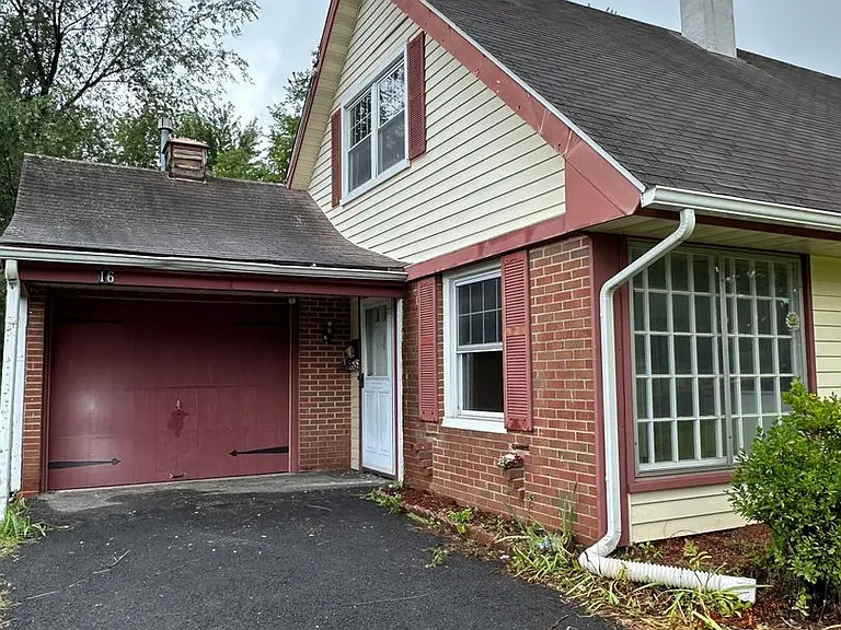 16 Marshal Ln — Photo 2
