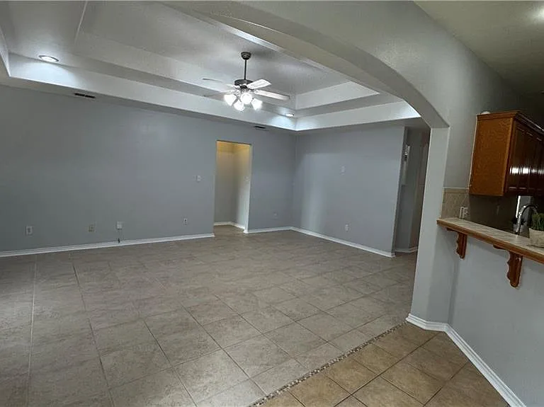 3405 Santa Monica — Photo 9