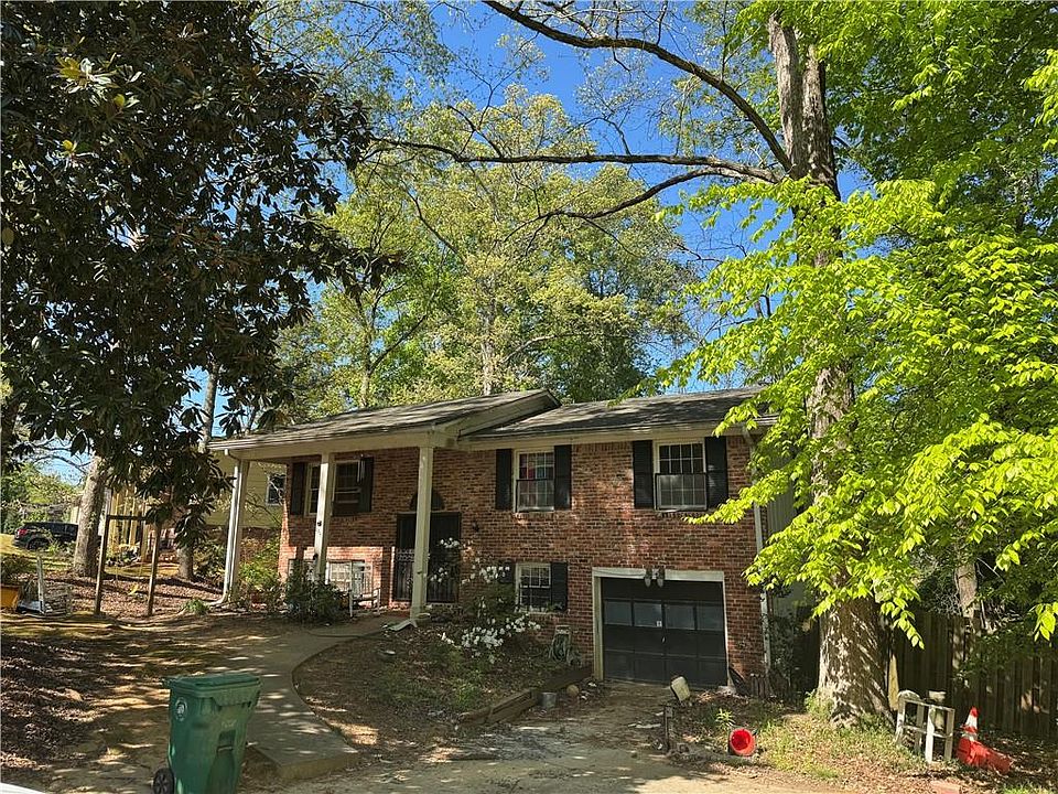 1st image of 2327 Greenway Dr