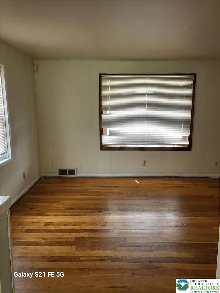 3 bed, 1.5 bath, 1104 sqft, $1,650 — Photo 3