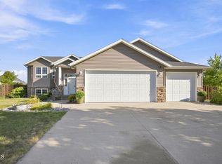 616 Lexington Ln, Moorhead, MN 56560